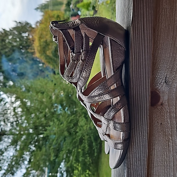 Sofft Strappy Sandals | Leather - Picture 3 of 11